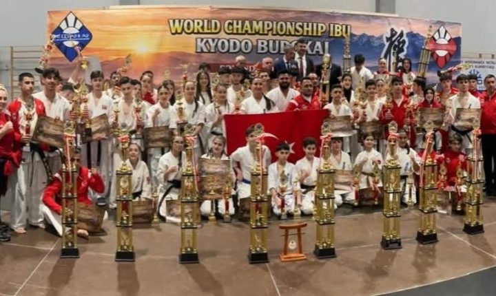 Budokaido Milli Takımımız Takım halinde Dünya Şampiyonu.