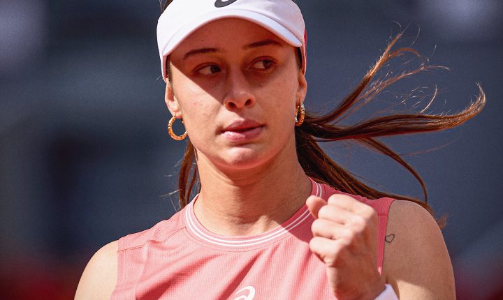 🇹🇷 Milli tenisçimiz Zeynep Sönmez, Madrid Açık Tenis Turnuvası’nda İspanyol Carlota Martinez Cirez’i 2-0 yenerek 2. tura çıktı.