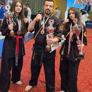 Avrupa şampiyonasında Bagatur dalında 2 Altın 1 gümüş.