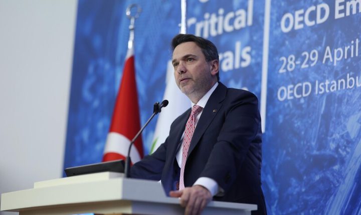 Suriye’de enerjide işbirliği! Bakan Bayraktar: Şaşıracağınız bir anlaşma üzerinde çalışıyoruz