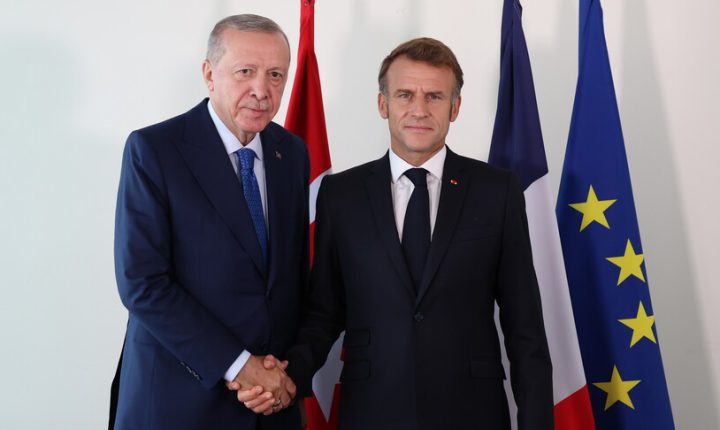 Türkiye Cumhuriyeti Cumhurbaşkanı Erdoğan, Fransa Cumhurbaşkanı Macron ile telefonda görüştü