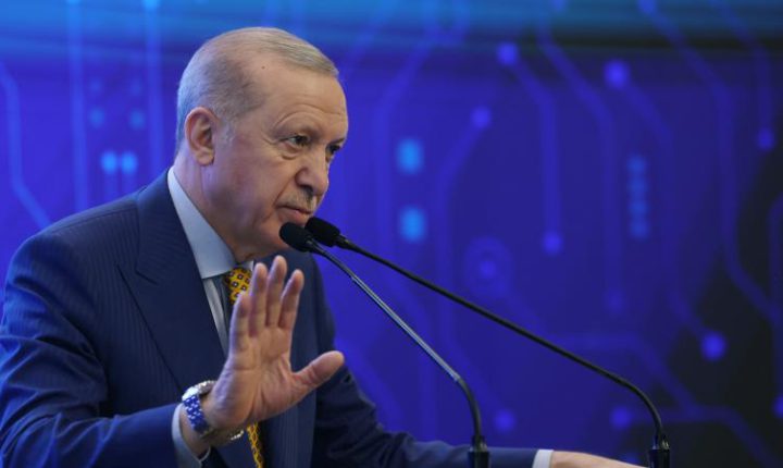 Türkiye Cumhuriyeti Cumhurbaşkanı Erdoğan: Aileye yönelen her saldırı, aynı zamanda milletin ve devletin omurgasını nişan alır
