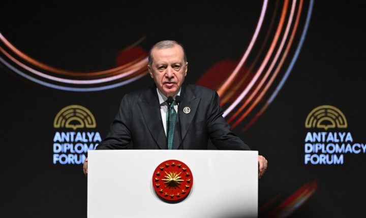 Türkiye Cumhuriyeti Cumhurbaşkanı Erdoğan’ın Antalya Diplomasi Forumu’ndaki konuşması 3 dilde kitaplaştırıldı
