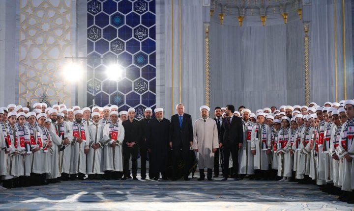 Türkiye Cumhuriyeti Cumhurbaşkanı Erdoğan, hafızlık icazet törenine katıldı