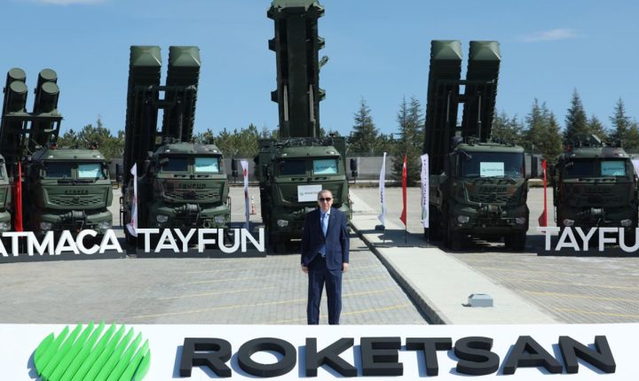 Türkiye Cumhuriyeti Cumhurbaşkanı Erdoğan, ROKETSAN tesislerini inceledi