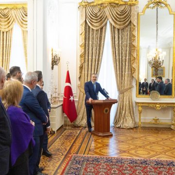 Türkiye Cumhuriyeti Dışişleri Bakanı Fidan, Londra’da Türk iş insanlarıyla görüştü