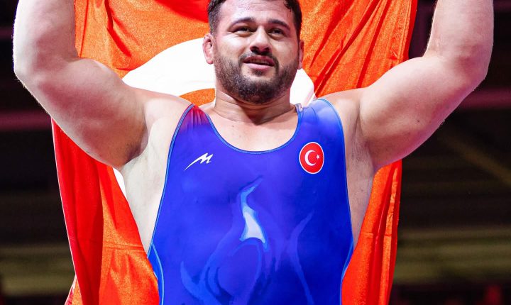 Rıza Kayaalp, 13. kez Avrupa şampiyonu! Tarihte bir ilk