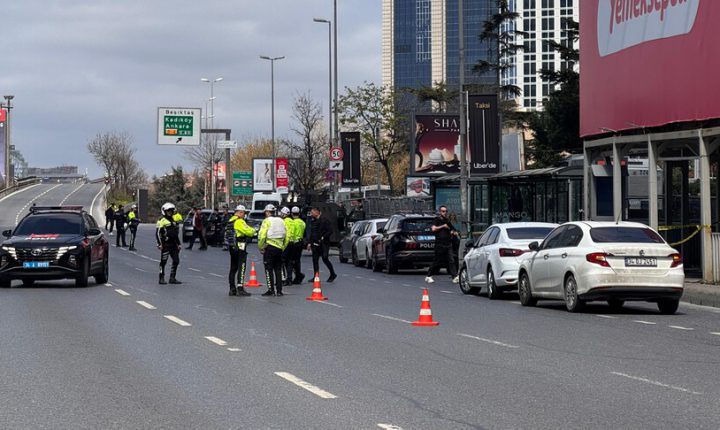 İstanbul’da polislerle silahlı çatışmaya giren 3 terörist etkisiz hale getirildi