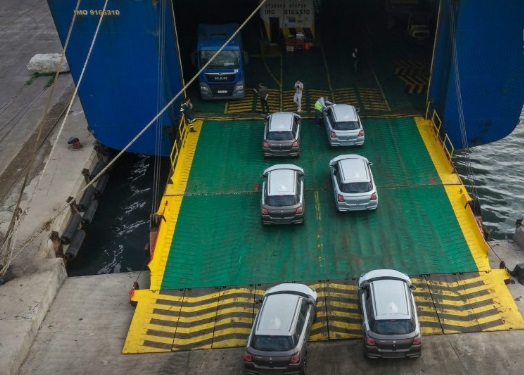 Lazkiye Limanı Üzerinden Avrupa’ya ilk Araç Transit Sevkiyatı Başladı