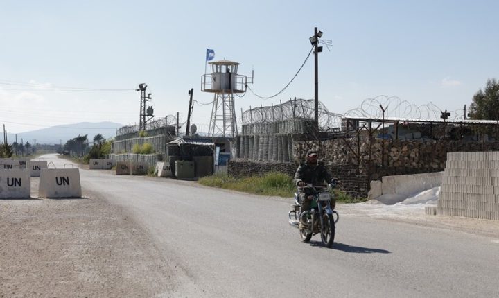 Suriye’nin güneyindeki Kuneytra’da halk, BM gözlem gücünün İsrail ihlallerine karşı sessizliğine tepkili