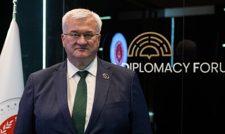 Ukrayna Dışişleri Bakanı Sybiha, Zelenskiy’nin Türkiye Cumhuriyeti ‘nde Putin ile görüşmeye hazır olduğunu bildirdi