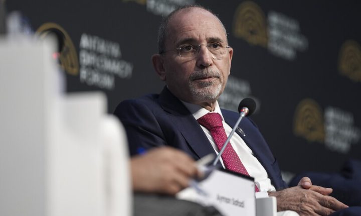 Ürdün Dışişleri Bakanı Eymen es-Safedi: Suriye’yi artık bütün dünya destekliyor