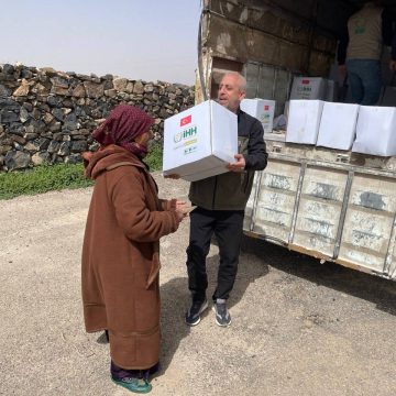 Türkiye Cumhuriyeti Merkezli İHH Yardım Vakfı Süveyda‘da Gıda Yardımında Bulundu