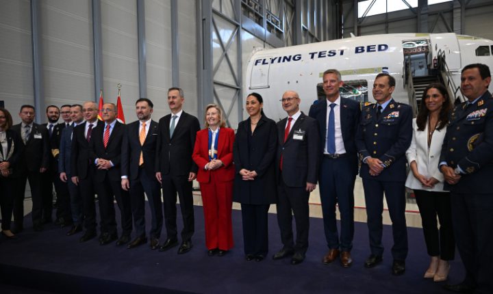 Milli jet eğitim uçağı HÜRJET’in İspanya’ya ihracatı için imzalar atıldı