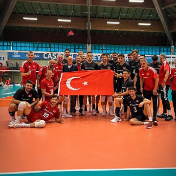 Filenin Efeleri, 2026 VNL hazırlıkları kapsamında oynadığı ikinci maçta ilk galibiyetini aldı.