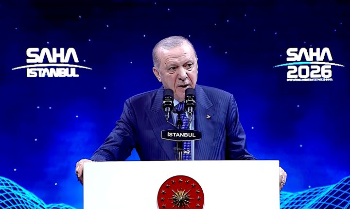 Türkiye Cumhuriyeti Cumhurbaşkanı Erdoğan: “Yapamazsınız! diyenlere cevabımızı işte bugün SAHA 2026’da olduğu gibi; yaptığımız, tamamladığımız, harp sahalarında başarıyla test edilmiş ürünlerle verdik.”