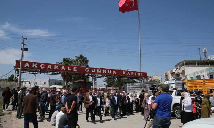 Akçakale Gümrük Kapısı’nda pasaportlu geçişler yeniden başladı