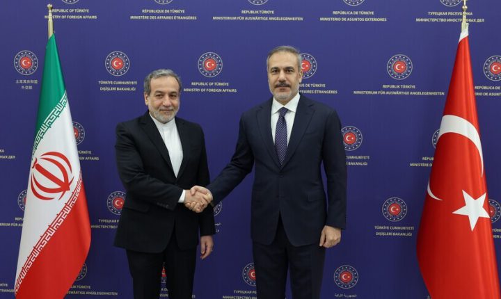 Bakan Fidan, İranlı mevkidaşı Erakçi ile telefonda görüştü