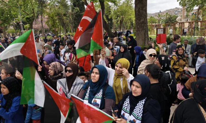 İsrail’in Küresel Sumud Filosu’na saldırısı yurdun birçok noktasında protesto edildi