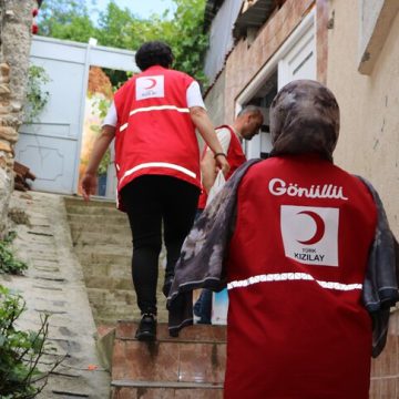 Türk Kızılay, ihtiyaç sahiplerine kurban eti dağıttı