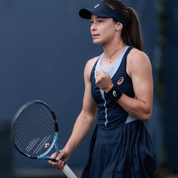 🎾 Milli tenisçi 🇹🇷Zeynep Sönmez, Rosmalen Şampiyonası’nda tek kadınlar kategorisinde Anastasia Potapova’yı 2-0 yenerek çeyrek finale çıktı. 👏