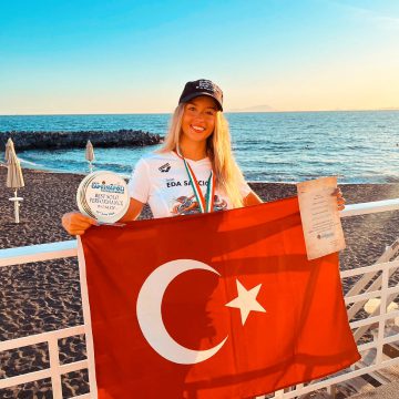 🏊‍♀️ Milli Gurur: Eda Savcıgil Capri–Napoli’yi Zirvede Tamamladı 🇹🇷