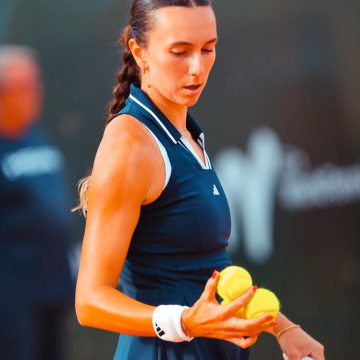 🇹🇷🎾 Milli tenisçimiz İpek Öz, Fransa’da düzenlenen W75 Blois turnuvasında, 3 numaralı seri başı Julia Riera’yı 2-6, 6-1, 6-1 mağlup ederek yarı finale yükseldi