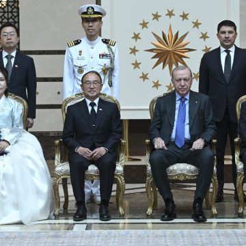 Büyükelçilerden Türkiye Cumhuriyeti Cumhurbaşkanı Erdoğan’a güven mektubu