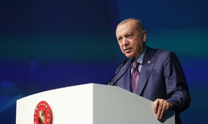 Türkiye Cumhuriyeti Cumhurbaşkanı Erdoğan: Türkiye Cumhuriyeti tarihinde ilk kez bir NATO ve AB üyesi ülkeye savaş gemisi ihraç etmiştir