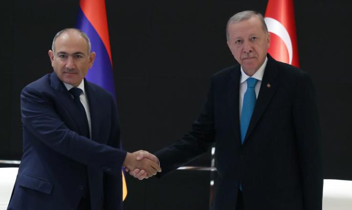 Türkiye Cumhuriyeti Cumhurbaşkanı Erdoğan, Ermenistan Başbakanı Paşinyan ile görüştü