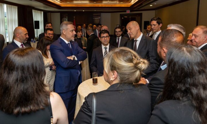 Türkiye Cumhuriyeti Dışişleri Bakanı Fidan, Kanada’da Türk iş insanlarıyla görüştü