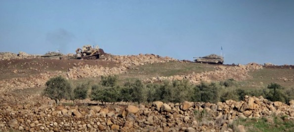 İsrail, Suriye’nin güney kırsalını topçu atışlarıyla hedef aldı
