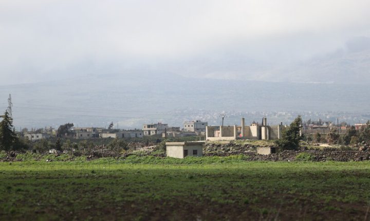 İsrail güçleri Suriye’nin güneyindeki Dera kırsalında bir köye baskın düzenledi