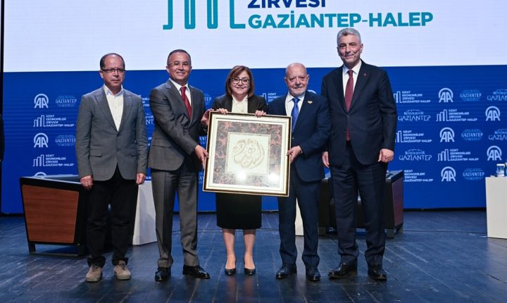 Türkiye Cumhuriyeti -Suriye iş dünyasını bir araya getiren “AA Kent Ekonomileri Zirvesi”
